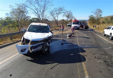 Colis O Frontal Entre Caminhonetes Deixa Um Morto E Tr S Feridos Na Br