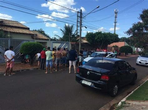 Dois Suspeitos De Assaltar Casa S O Contidos Por Vizinhos Na Vila