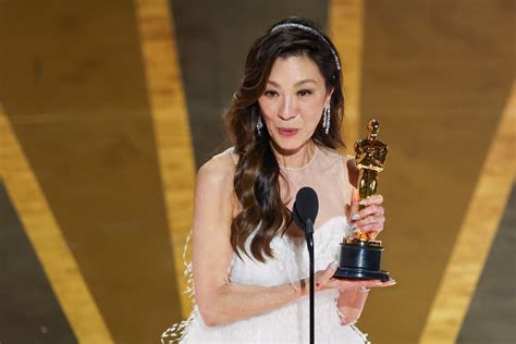 Michelle Yeoh Wins Best Actress At 2023 Oscars Popsugar Entertainment