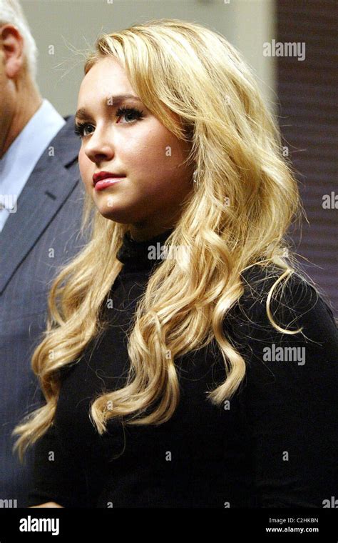 Hayden Panettiere Heroes Star And Campaign Spokesperson For Save The