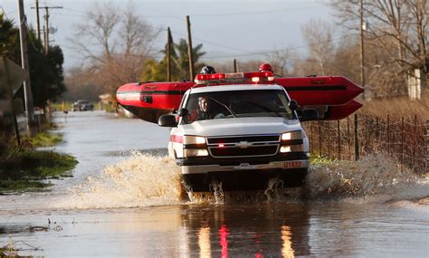 Bay Area Storm More Than 100 Evacuated As Creek Floods Hollister Homes