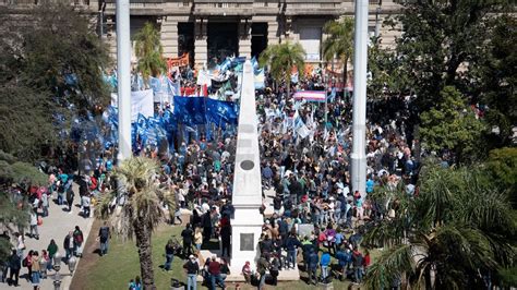 El Gobierno De Santa Fe Descontará Al Menos Un Día De Paro A Estatales Médicos Y Docentes