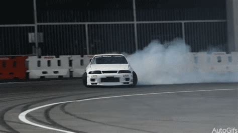 Гифка дрифт ниссан skyline гиф картинка, скачать анимированный gif на ...