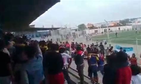 Batalla Campal Se Desata En Pleno Partido De La Tercera División En Tumbes