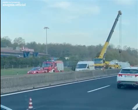 Autostrada Del Sole Grave Incidente In Prossimit Dell Area Di