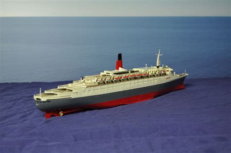 RMS Queen Elizabeth 2 1 450 Ocean Liners