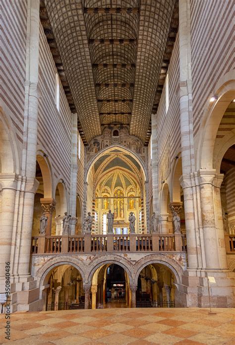 August 2016 Italy Verona Interior Of The Basilica Of San Zeno A