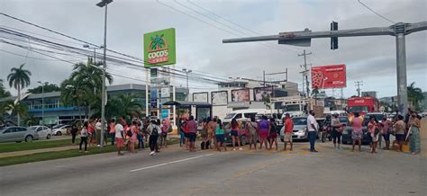 Bloquean Padres De Familia El Bulevar De Las Naciones En La Zona