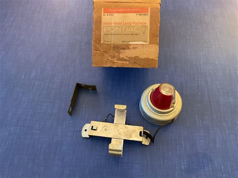 1963 1964 Pontiac Nos Accessory Underhood Lamp Gm 983892 Oldsmobile