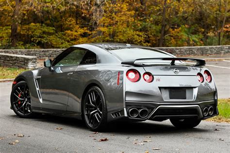 Аренда Nissan GTR серый с водителем в Москве, цена от 1900 р/ч