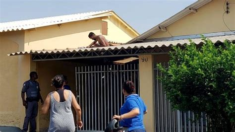 Homem fica entalado em telhado ao tentar fugir da polícia 19 10 2019