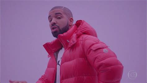 Mulher tenta invadir mansão de Drake faca agride segurança e é