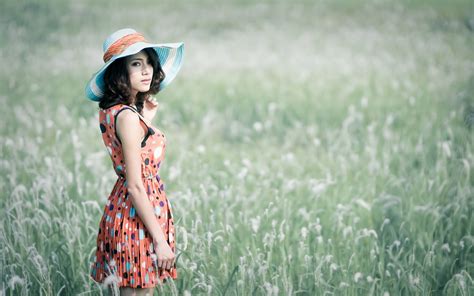 Wallpaper Field Grass Hat Dress Girl 2560x1600 Wallpaperup