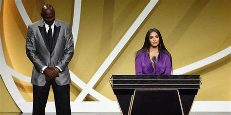 Watch Vanessa Bryant give a moving speech at Kobe Bryant's induction ...