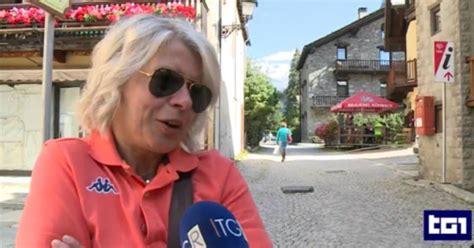 Maria De Filippi intervistata dal TG1 mentre è in vacanza l equivoco