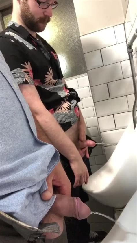 Pissing Hot Gay Couple Cruising The Local ThisVid