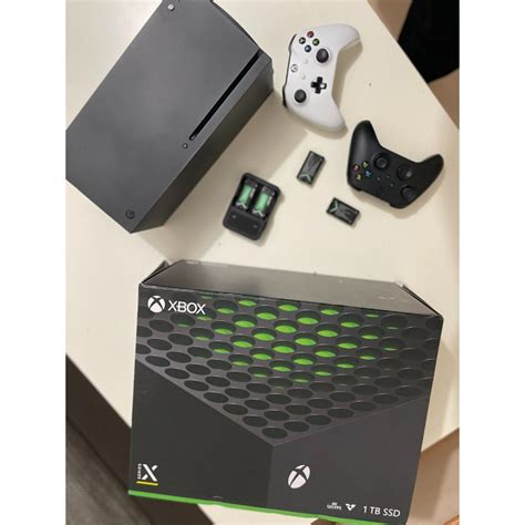 Console Xbox Series X Tb Preto Dois Controles Escorrega O Pre O