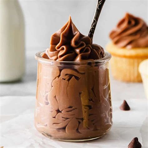 Chocolate Cream Cheese Frosting - The Cheese Knees