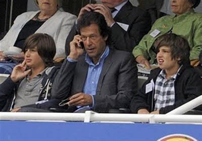 Cricrulez: IMRAN KHAN with his sons (Sulaiman and Qasim)