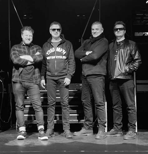 The Stranglers (Official Site)