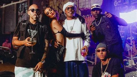 Ronaldinho Gaúcho estrela novo videoclipe da Tropa do Bruxo assista