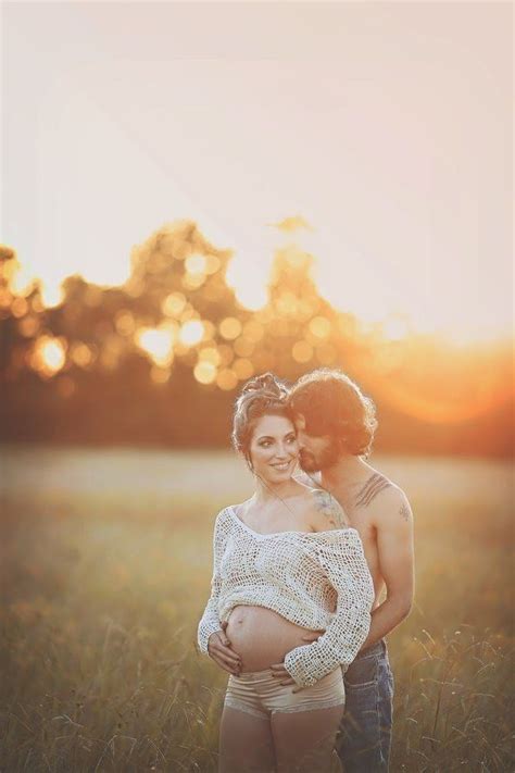 These 27 Modern Maternity Photo Ideas Will Make You Want To Get