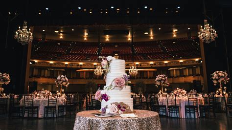 Detroit Opera House Wedding | Rosy & Shaun Photography