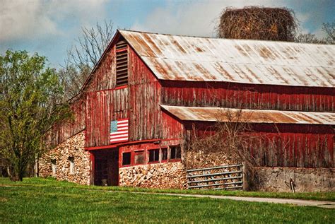 Ok The Ozarks Arent Exactly The Prairiebut They Are On The Edge This Awesome Barn Is On