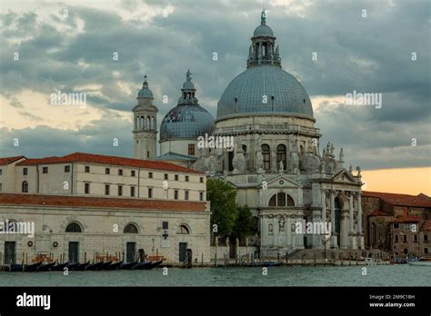 Grand Canal Avec Basilique Santa Maria Della Salute Venise Italie C