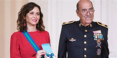 Ayuso premiada por los Reales Tercios de España En tiempos