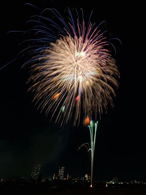 夜空に打ち上がる花火の無料の写真素材 Id31372｜フリー素材 ぱくたそ