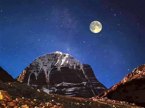 Discovering Tranquility at Mount Kailash: A Fascinating Tour