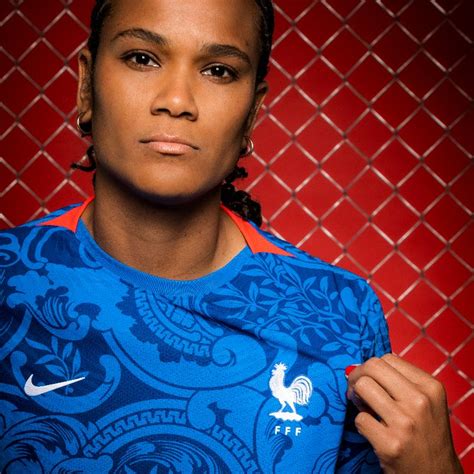 Football Nike dévoile les nouveaux maillots de l Equipe de France