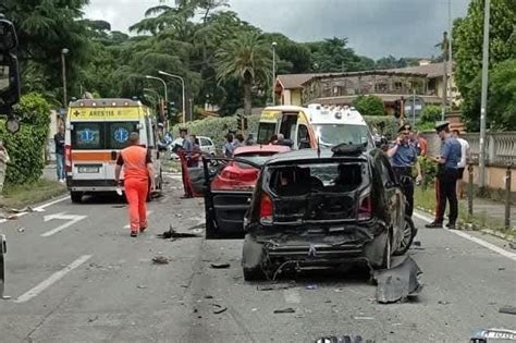 Incidente A Grottaferrata Tir Contromano Travolge Sei Auto Sei Feriti