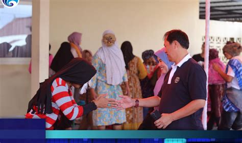 Pj Bupati Lampung Barat Makan Siang Bersama Pecnita Budaya Sekura Untuk