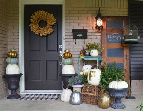 Cute Halloween Front Porch Decorations To Greet Your Guests