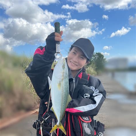 中村千夏 女性釣り部釣り好き女性の会 on Twitter 大きな青物を初めて釣りました イナダちゃん いいヒキをしてくれまし