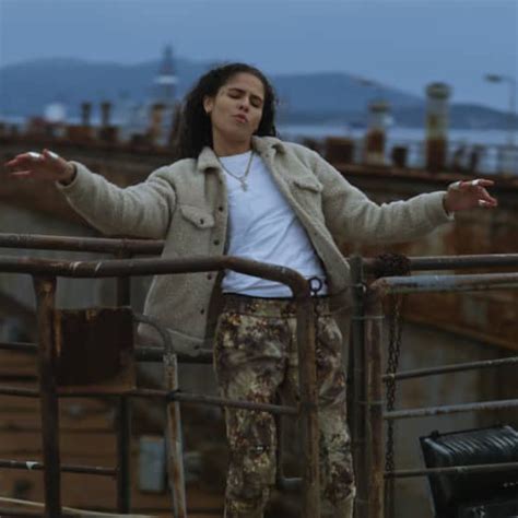 La Rappeuse 070 Shake Nous Emmène à Athènes En 2034 Dans Le Clip De