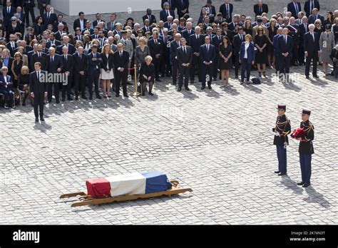 Der Franz Sische Pr Sident Emmanuel Macron Geht Am Juli Zu