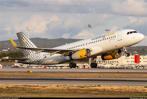 EC MOG Vueling Airbus A320 232 WL Photo By Felix Sourek ID 1624336