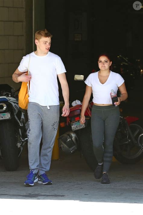 Photo Ariel Winter Et Son Compagnon Levi Madden La Sortie De Leur