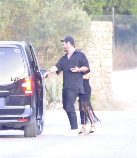 Chris Hemsworth Y Elsa Pataky De Fiesta En Ibiza Diario De Mallorca