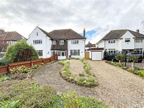 Spencefield Lane Leicester 3 Bed Semi Detached House £425000