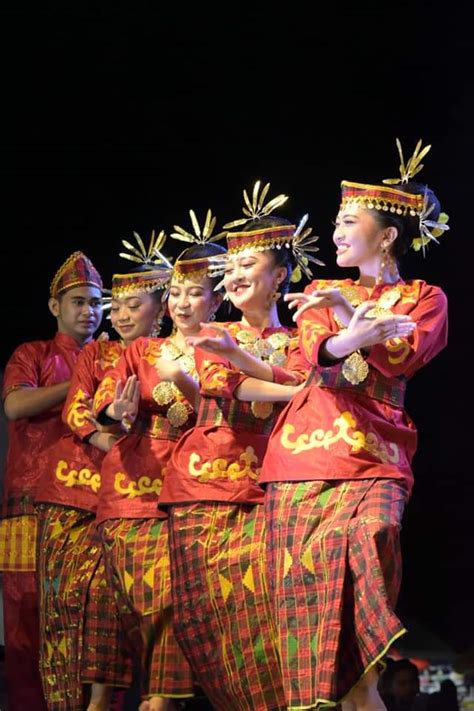 Menghidupkan Kembali Pranata Budaya Tolaki Di Hut Kota Kendari Ke