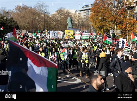 London Uk 25th Nov 2023 Tens Of Thousands Of Pro Palestine