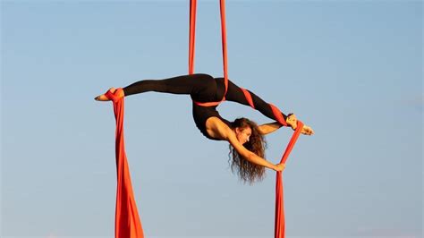 Danza Aérea En Telas Entre El Arte Y La Acrobacia