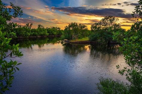 Premium Photo Colorful Sunset Over A Lake In Everglades National Park