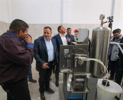 El Gobernador Ricardo Quintela Inauguró Planta Embotelladora en