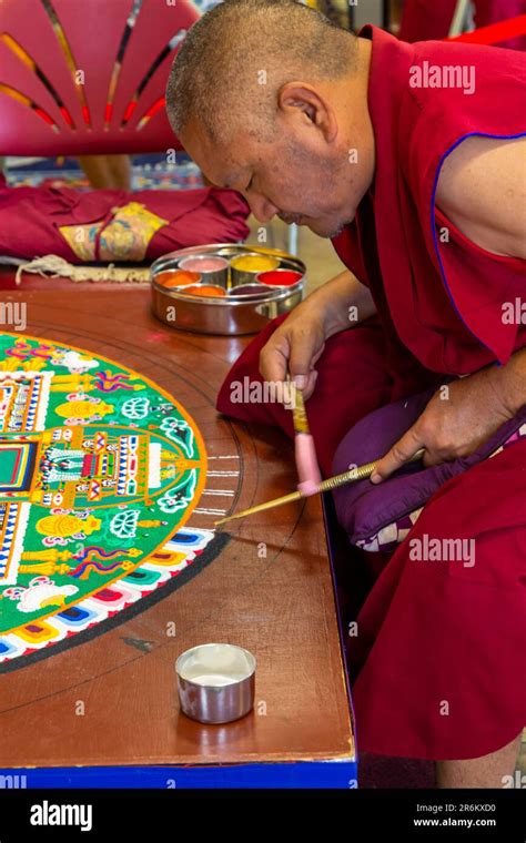 Mandala Von Amitabha Buddha Fotos Und Bildmaterial In Hoher Aufl Sung