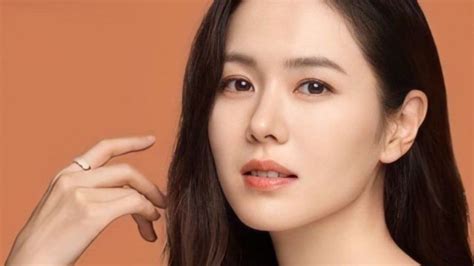 Aktris Son Ye Jin Memberikan Donasi Dan Mengunjungi Pusat Bantuan Untuk